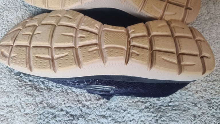 Skechers uk4 uber lightweight memory foam navy trainers, almost teo tone design 