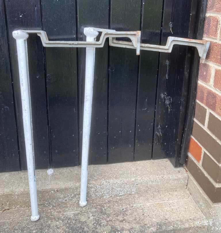 Belfast sink supports