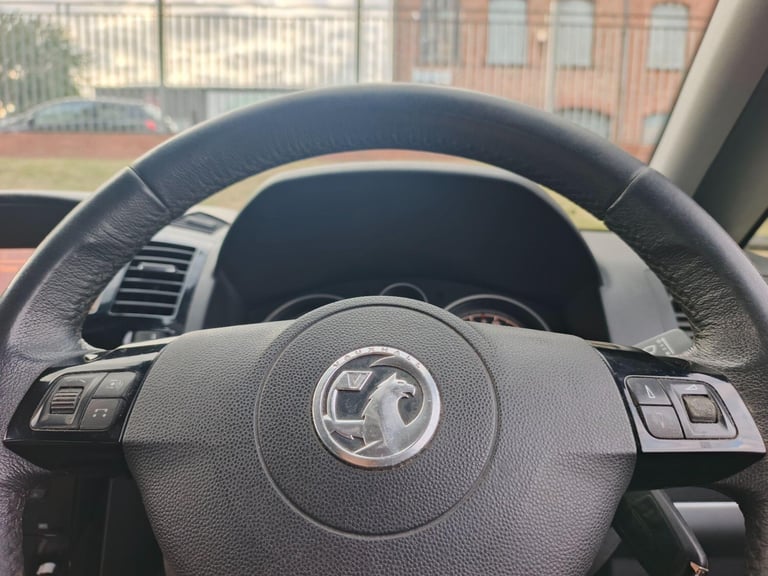 2012 Vauxhall Zafira 1.6 16V Design Euro 5 5dr (SNav) MPV Petrol Manual