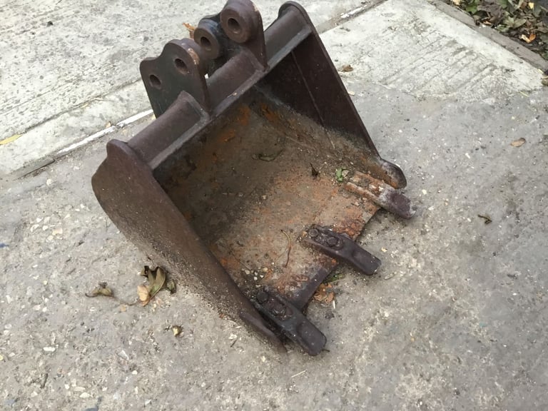 Mini Digger Bucket 450mm  18in for 25mm Pins