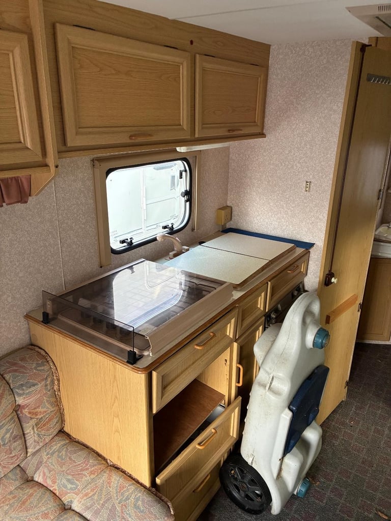 1999 Compass 2 Berth