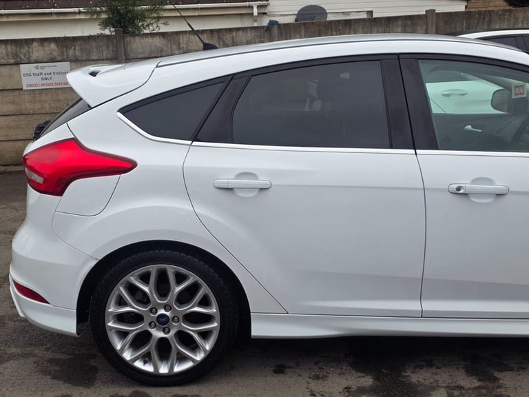 2016 Ford Focus 1.0 EcoBoost 125 Zetec S 5dr Auto HATCHBACK PETROL Automatic