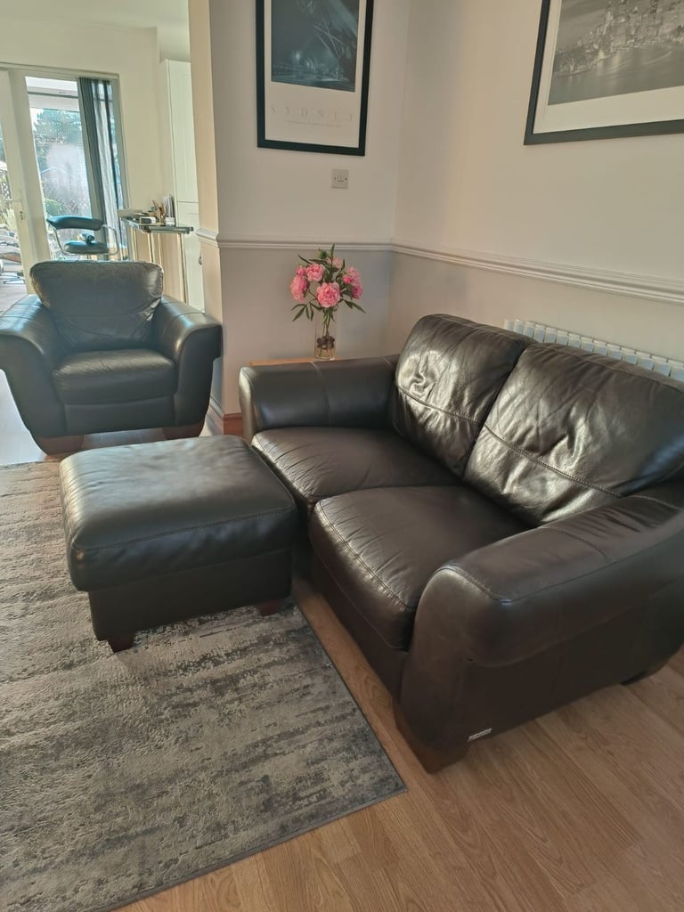 Sofitalia leather 2 seater sofa, chair and stool