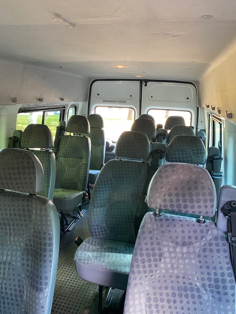 Ford Transit 17 Seater Minibus 