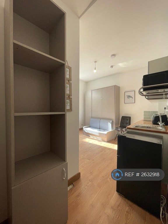 Studio flat in Grafton Road, London, NW5 (#2632918)