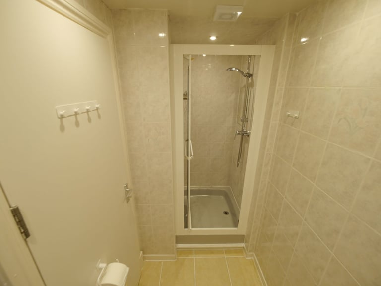 Double En-Suite Room to rent in Hounslow Central