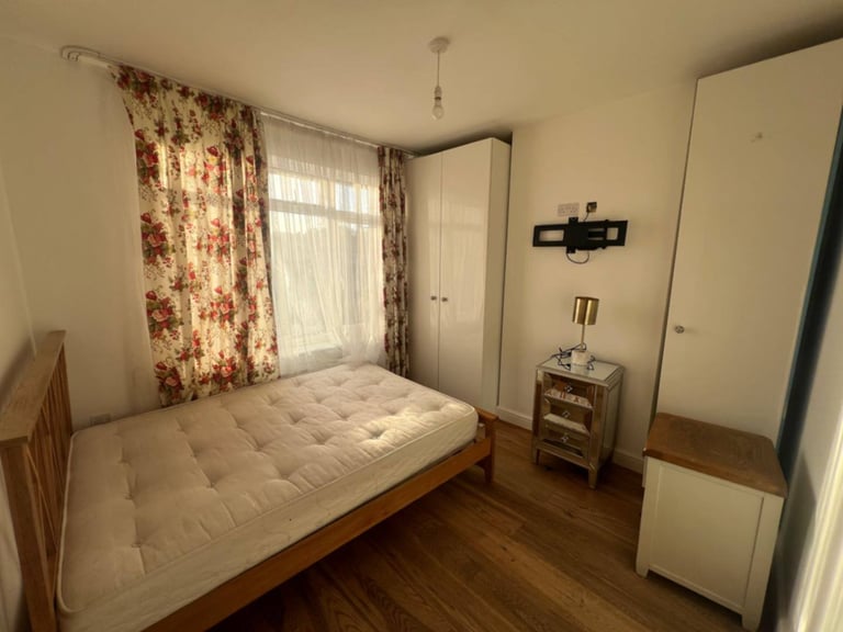 🏡 Spacious Double Room for Couple – Upton Park 🏡🗝