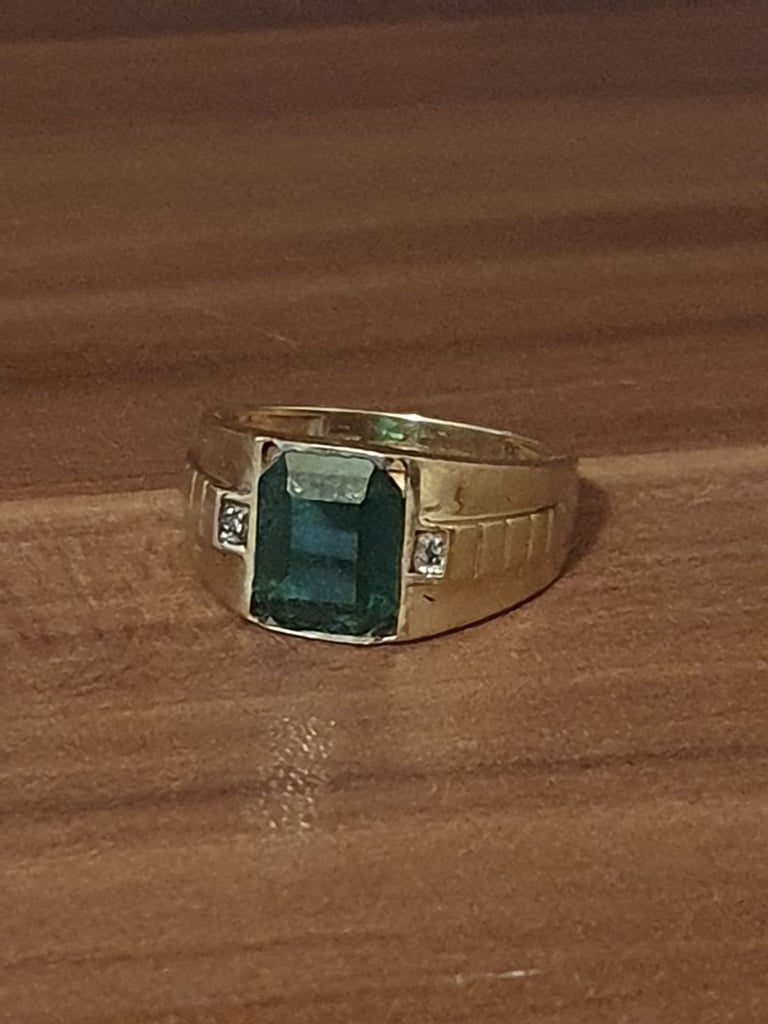 9ct Gold Emerald And Diamond Ring