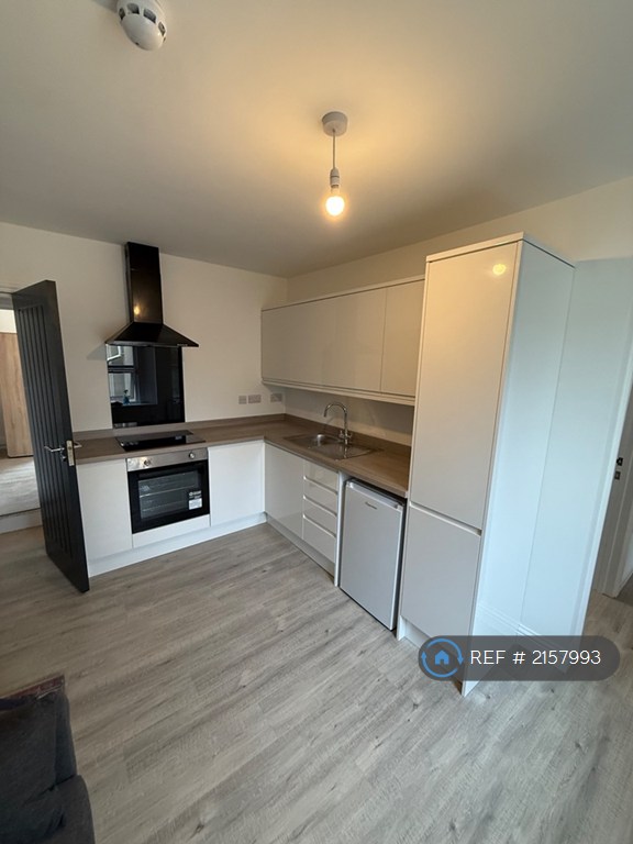 1 bedroom flat in George Street, Weston-Super-Mare, BS23 (1 bed) (#2157993)