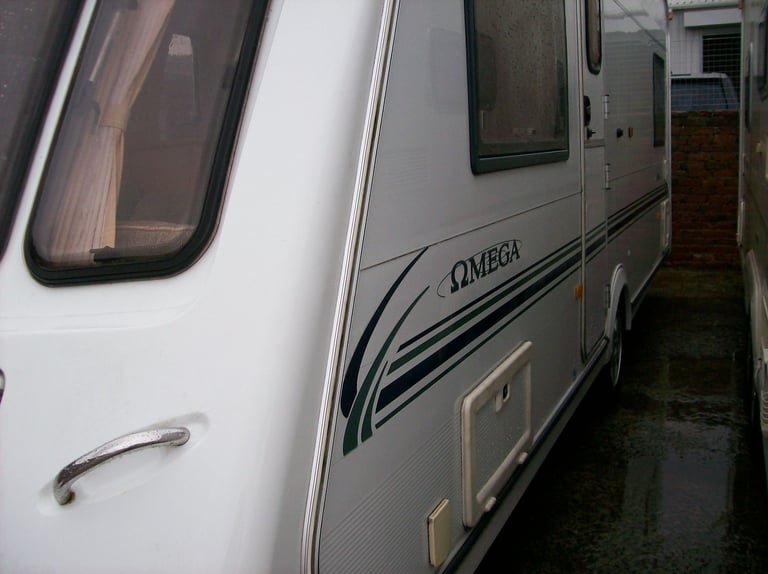 compass corona 4 berth fixed bed none smokers no pets exc condition