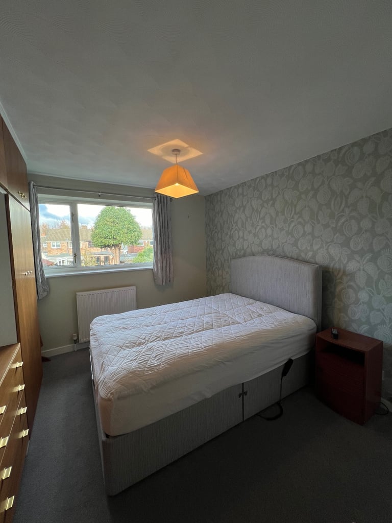 3 Bedroom Semi-Detached Home — Furnished – Wednesbury (WS10) Available now
