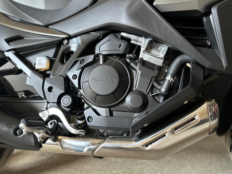 STUNNING LOW MILEAGE 2022/22 HONDA NT1100 MOTORCYCLE 