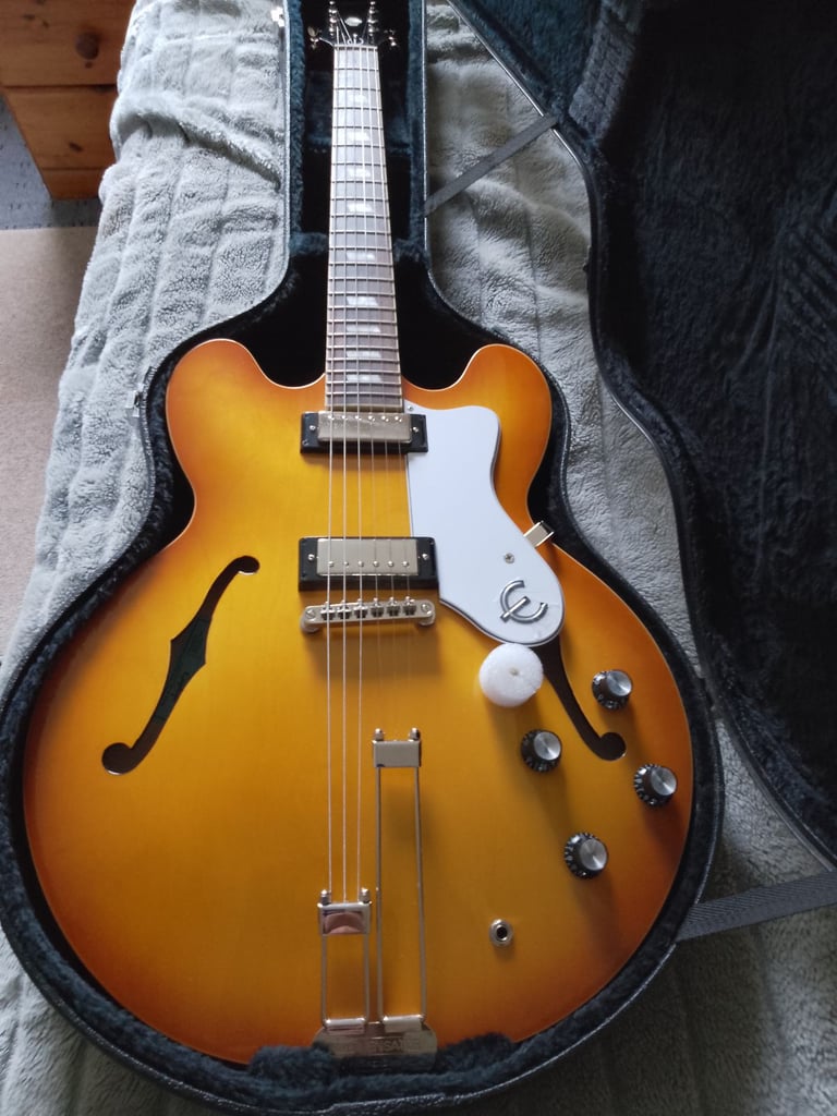 Epiphone Riviera and Hard Case