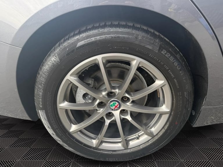 2019 Alfa Romeo Giulia 2.0T Super Auto Euro 6 (s/s) 4dr SALOON Petrol Automatic