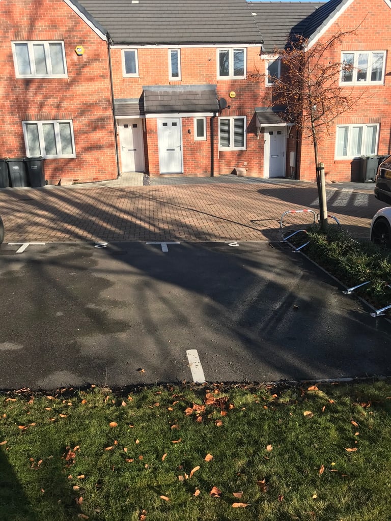 🏡 Modern 2-Bedroom Fully Furnished Home – Prime Luton Location