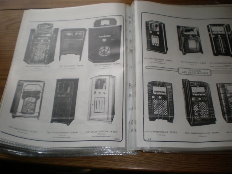 Jukebox reference  selection pages lots of pictures, of more or less every jukebox ever made.