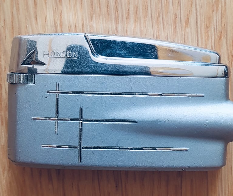 VINTAGE RONSON VARAFLAME BUTANE LIGHTER