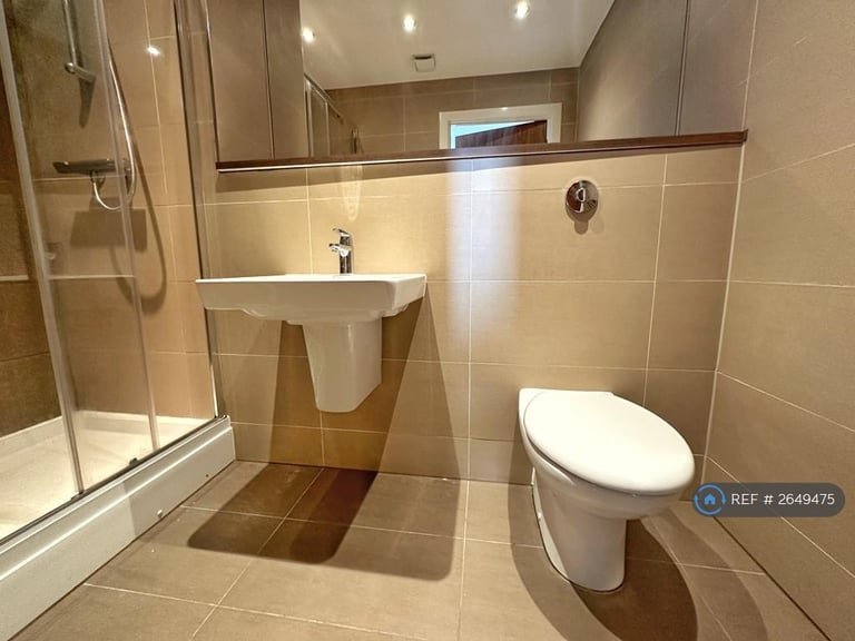 3 bedroom flat in The Riverside, Salford, M5 (3 bed) (#2649475)