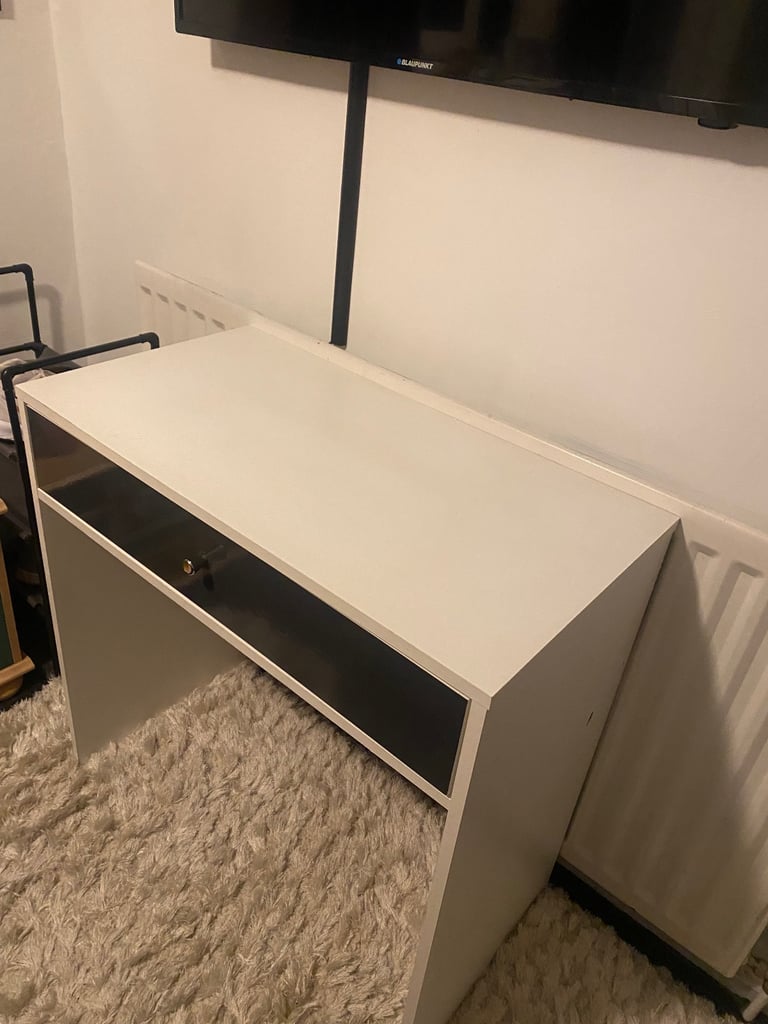 image for Small desk for sale