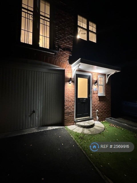 image for 4 bedroom house in Park Close, Preston, PR2 (4 bed) (#2569916)
