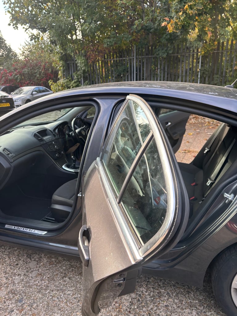 2011 Vauxhall Insignia 1.8i 16V Exclusiv 5dr HATCHBACK Petrol Manual