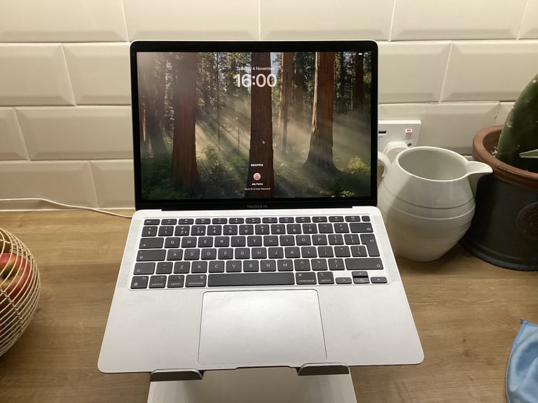 image for Apple MacBook Air 2020 Silver  256GB 13” Retina display with box 