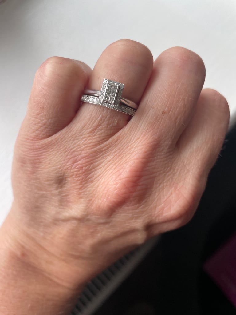 Diamond rings. Wedding band set 