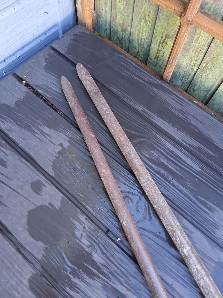 Kerb Bar and road pins