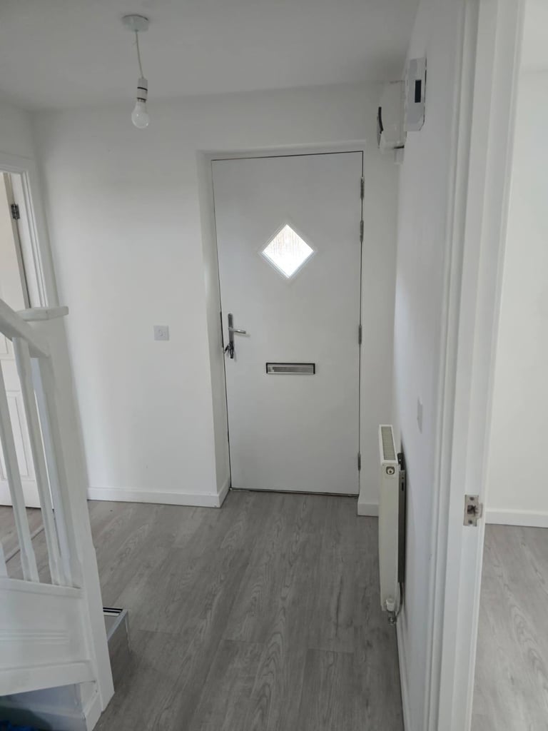 🌟 NEWLY-REFURBISHED 3/4 BED SEMI-DETACHED HOUSE – OXLEY PARK, MK4 🌟 Available Now – £1,695 pcm ***