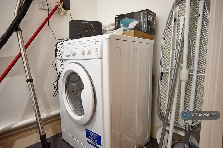 2 bedroom flat in Malta Street, Manchester, M4 (2 bed) (#2581252)