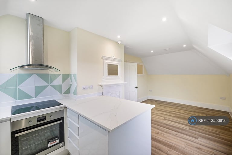 2 bedroom flat in Beaconsfield Villas, Brighton, BN1 (2 bed) (#2553812)