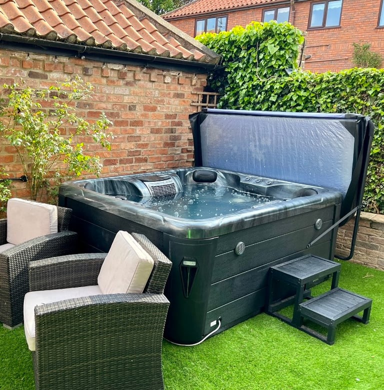 Used Hot tub for Sale in Hull, East Yorkshire | Gumtree