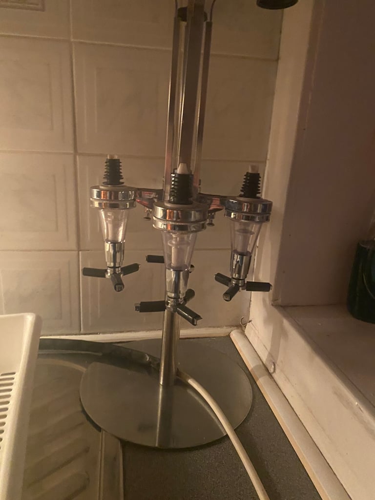 Gantry drinks dispenser 