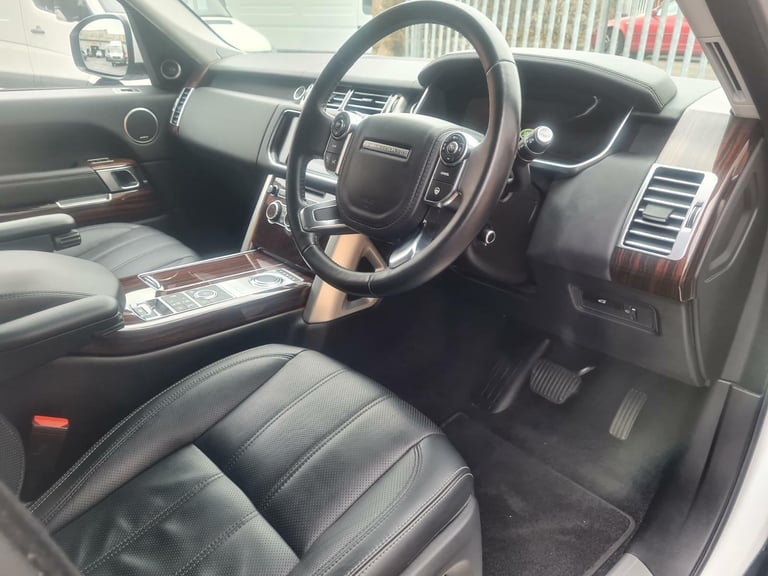 Land Rover Range Rover vogue SE AUTO 3.0 TDV6 Black pack FSH WITH LAND ROVER 