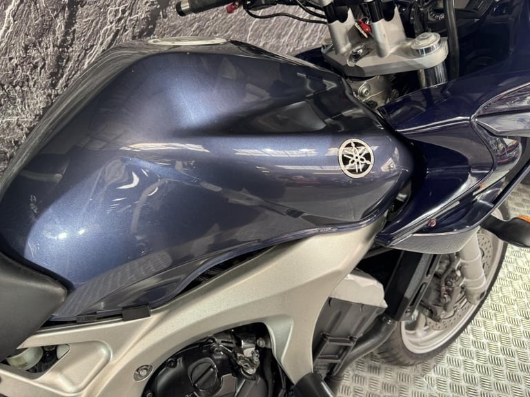 YAMAHA FZ6 FAZER 600 2004