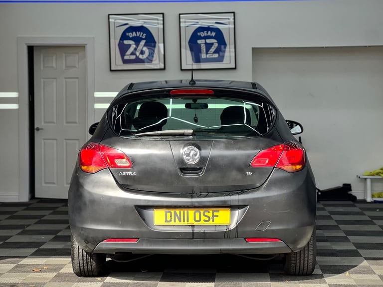2011 Vauxhall Astra 1.6 16v Exclusiv Euro 5 5dr HATCHBACK Petrol Manual - Image 6
