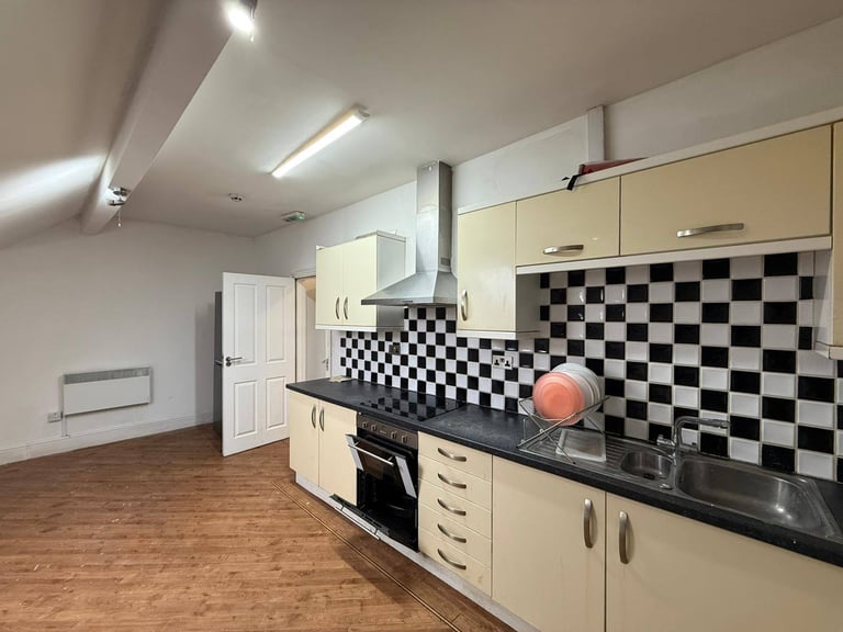 **TWO BEDROOM FLAT TO RENT**ALSO SUITABLE FOR SMALL FAMILY**CALL NOW TO VIEW**