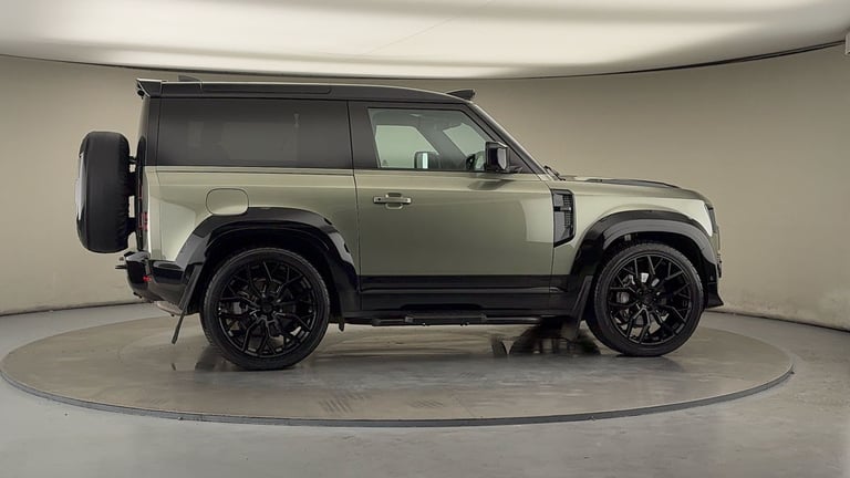 2024 Land Rover Defender 3.0 D300 X-Dynamic HSE 90 3dr Auto ESTATE DIESEL Automatic