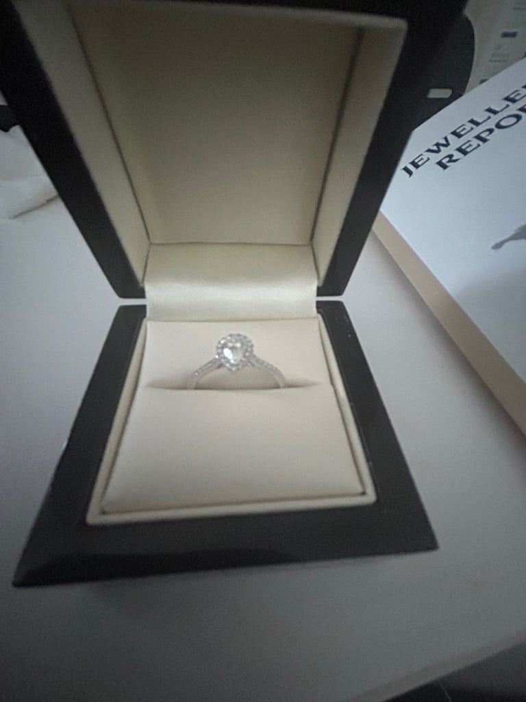 Platinum engagement ring **price dropped,grab a bargain 