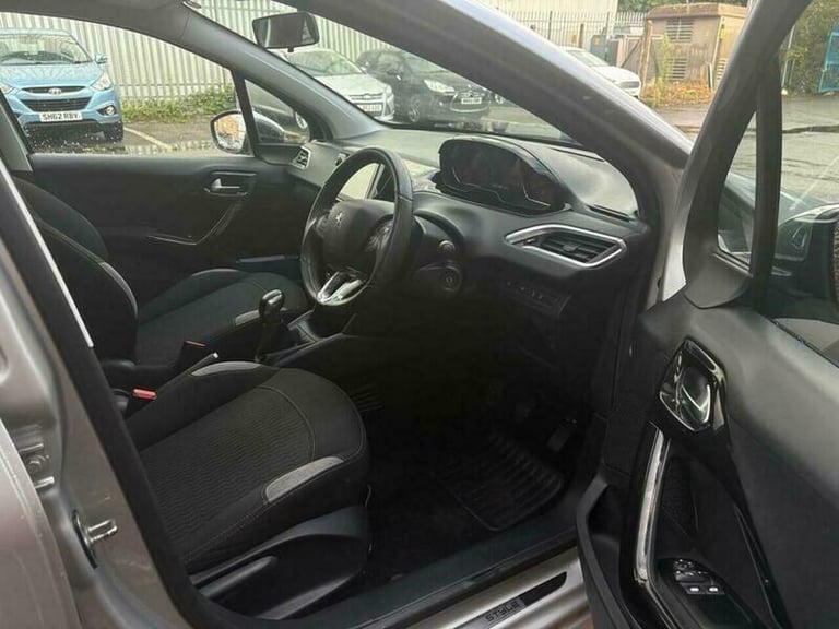 2015 Peugeot 208 1.2 VTi PureTech Style Hatchback 5dr Petrol Manual Euro 6 (82 ps) HATCHBACK Petr...
