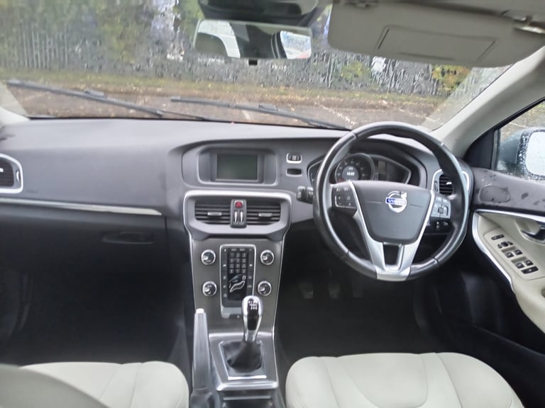 Volvo, V40, Hatchback, 2015, Manual, 1560 (cc), 5 doors