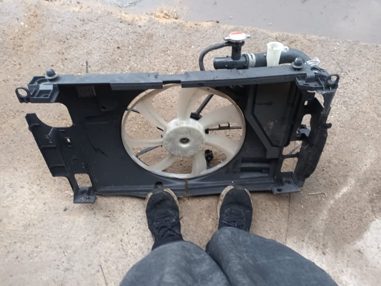 17 yaris 1.5 COOLING FAN from £99