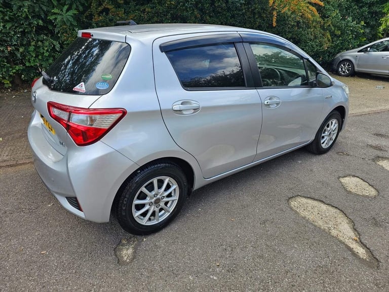 2018 Toyota Yaris 1.5 VVT-h Icon Tech E-CVT Euro 6 (s/s) 5dr Hatchback HYBRID ELECTRIC Automatic