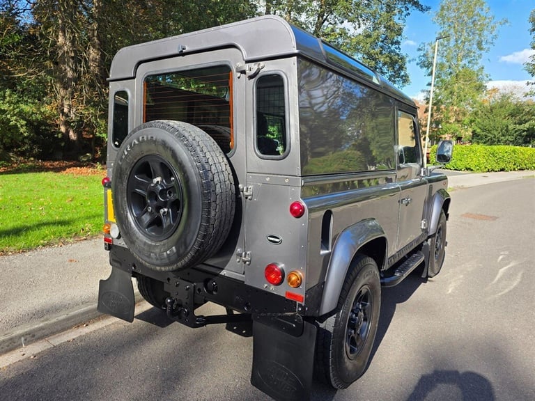 2010 Land Rover Defender 90 2.4 TDCi Hard Top SUV 4WD SWB Euro 4 3dr SUV Diesel Manual