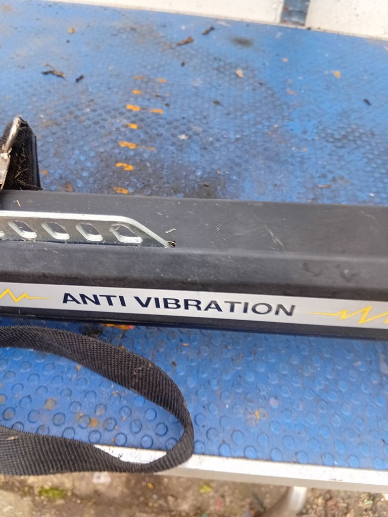NEW PETROL TITAN STRIMMER /BUSH CUTTER only used 2/3 times can see working