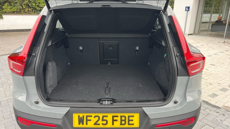 2025 Volvo XC40 2.0 B3P Ultra Dark 5dr Auto Petrol Estate Estate Petrol Automatic