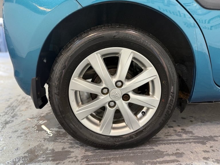 2012 Toyota Yaris 1.33 VVT-i TR 5dr Multidrive S HATCHBACK PETROL Automatic