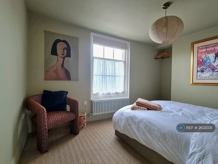 1 bedroom flat in Trinity Square, Margate, CT9 (1 bed) (#2632031)