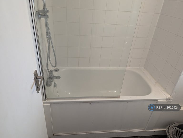 Studio flat in Boisseau House, London, E1 (#2625421)