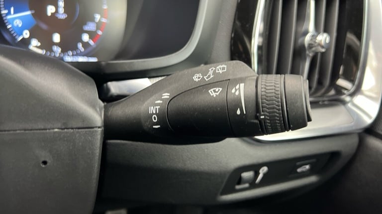 2020 Volvo V60 R-Design, B5 mild hybrid Estate Petrol Automatic